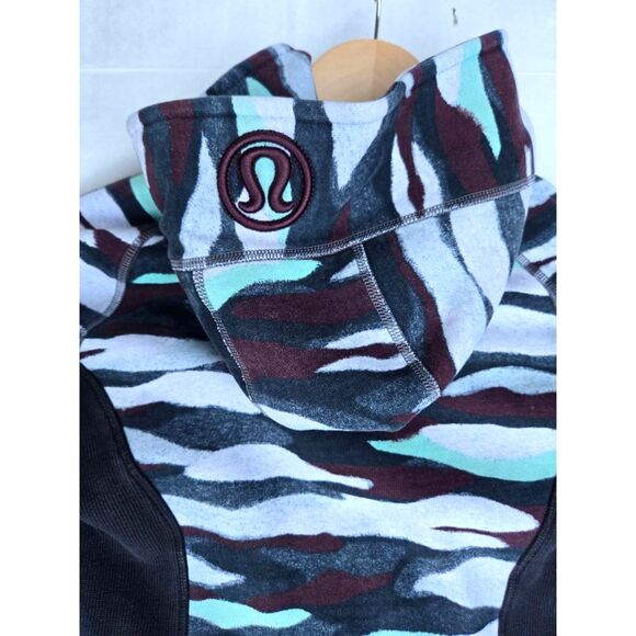 Lululemon Cult-Favorite Scuba Hoodie Women’s Size 6 Multi Camo Cotton Fleece - Picture 3 of 10